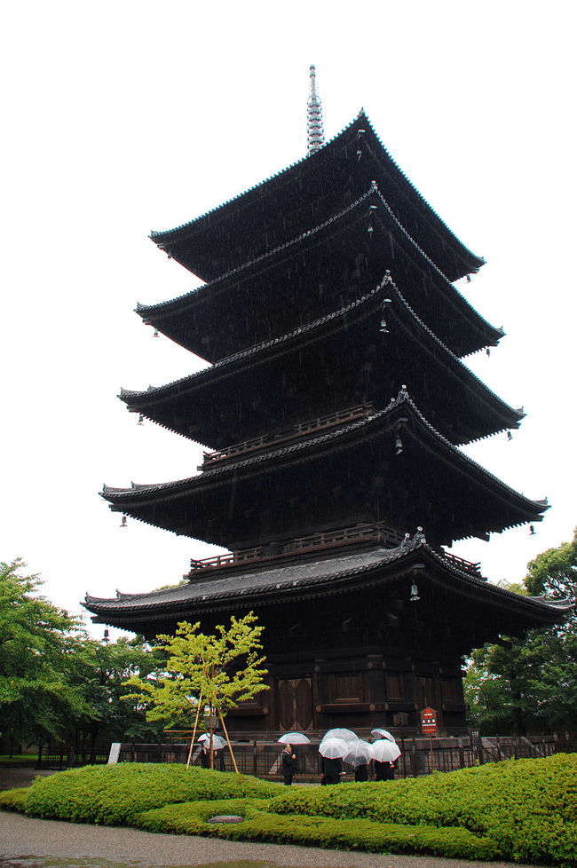 先に五重塔までやって来ました。