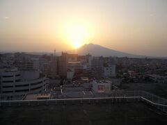 弘前　イトーヨーカドーからの岩木山の夕陽