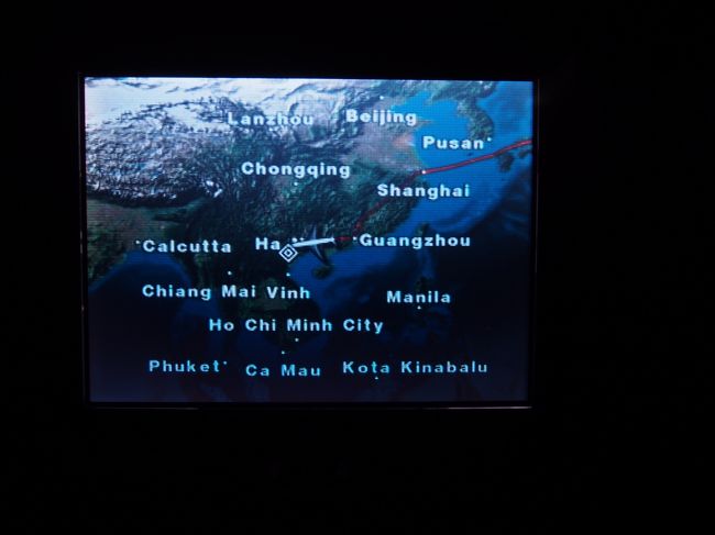 ５時間のフライトを経て、ようやくハノイに。<br />長旅だったーー！<br />