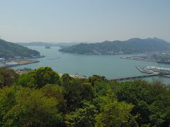 展望台からは、高知市街がよく見渡せました。

左から３枚写真ならべます。

河口方面