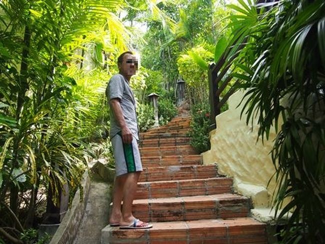 部屋が斜面の一番上だったこともあり、部屋までかなりの階段をあがらなければなりませんでした。