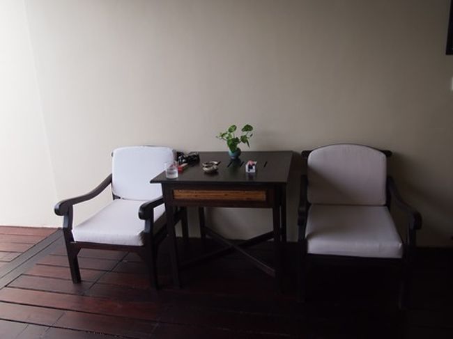 椅子とテーブル