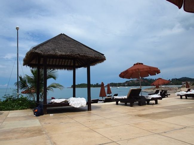 メインプールのプールサイド