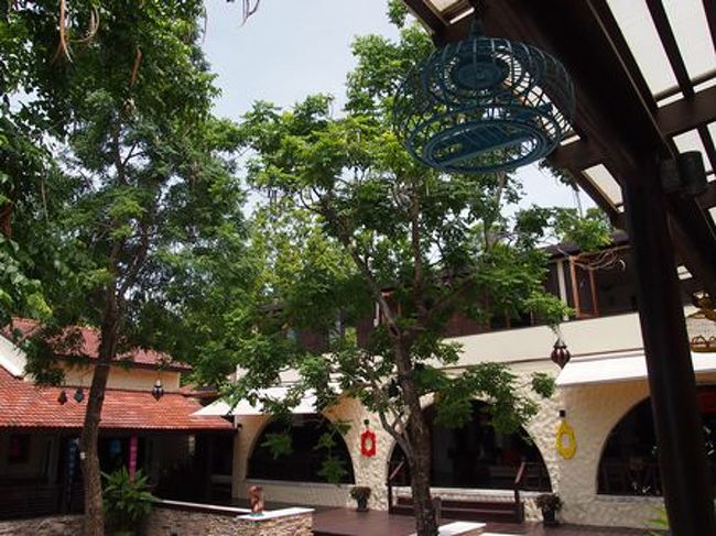 ロビーからレストランを見るとこんな感じ