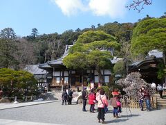 立派なお社。

修善寺にある曹洞宗の寺院。山号は福地山。正式名称は「福地山修禅萬安禅寺（ふくちざんしゅぜんばんなんぜんじ）」平安初期、大同二年(807年)、弘法大師が開創したと言われています。

現在の本堂は1883年（明治16年）に再建したものである。2007年（平成19年）には開創1200年祭が行われた。と有る。