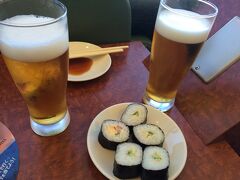 2/1(日)
朝ごはは成田空港ラウンジで軽くビールとともに