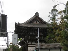 広隆寺の楼門。