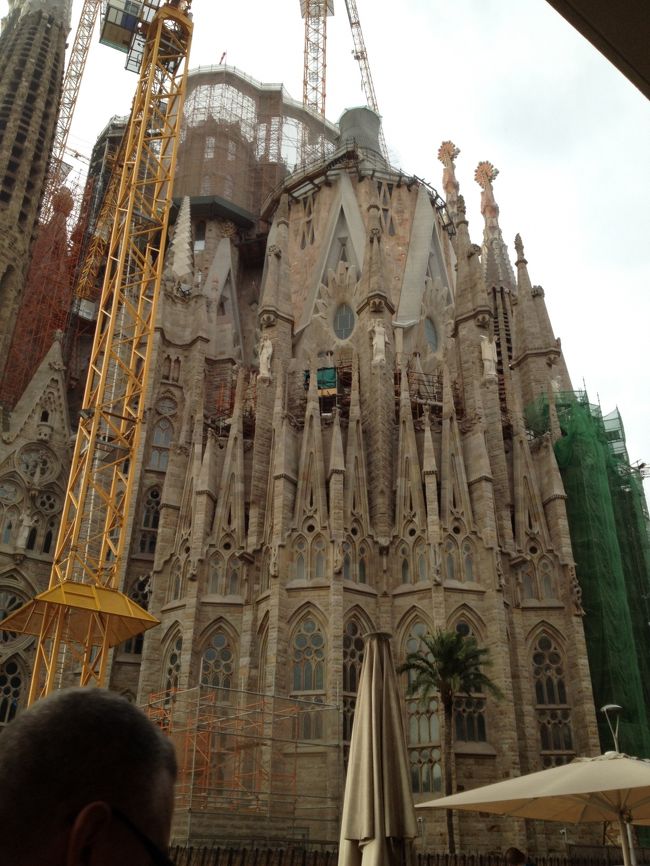 クレーンがいっぱいあるところを見て<br /><br />工事中を実感します<br /><br />今だけの特典ですよね、これを見られるのは<br />そして前回来た時より、工事が進んでいるんです<br />当たり前のことですよね<br />でも、時の流れを感じて、次行けばどこが完成しているだろうかとわくわくします