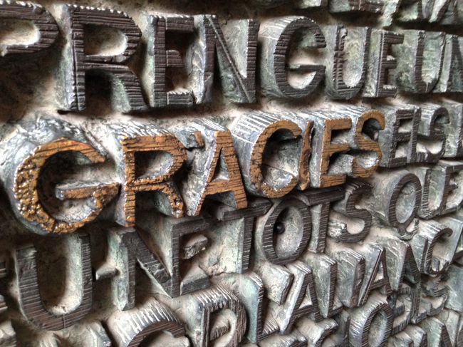 GEACIES　ありがとう<br /><br />カタルーニャ語･･・？<br /><br />サグラダファミリアで残念だったことは、小雨で塔に登れなかったこと<br />大聖堂から出たあとは、なんてこった、晴天に恵まれました<br />また来いってことかなぁ