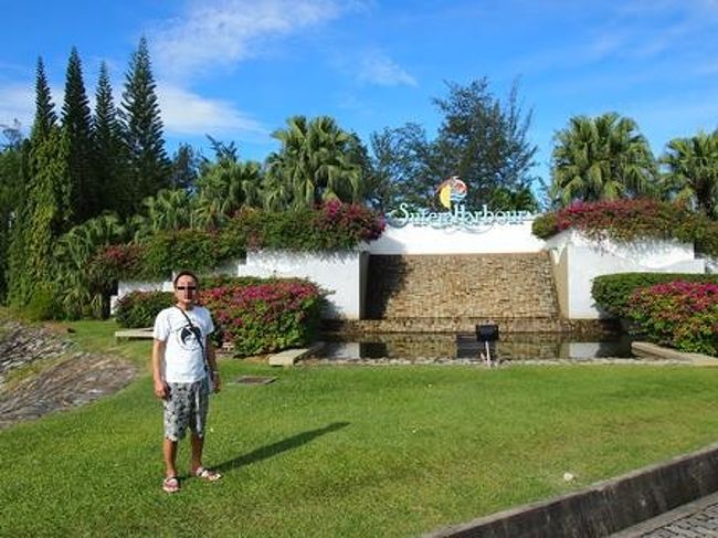 詳しくは「なんごくごくらく」でも紹介していますので<br />こちらもぜひ<br /><br />http://nikitanikita.blog98.fc2.com/<br /><br /><br /><br /><br />リゾートの入口。<br />ステラハーバーリゾートはパシフィックステラとマジェランステラの２つのホテルにゴルフ場などがある大きなリゾートです。