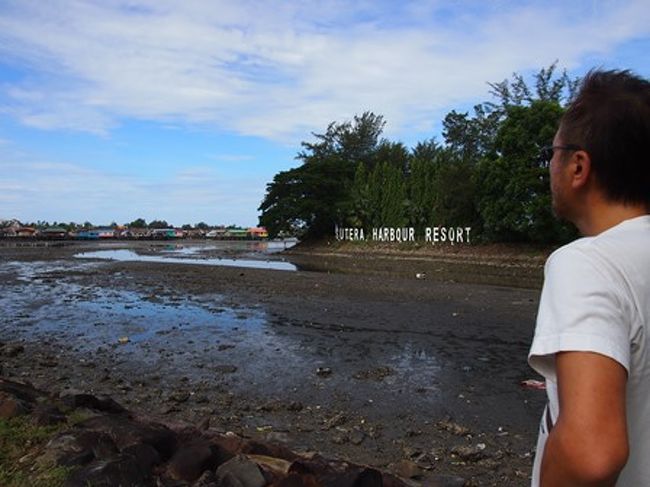 リゾートから出てみると、幹線道路（街中へ続く道路）と生活感のある風景も見られます。<br /><br />夜はおすすめしませんが、昼間なら安全だと思います。