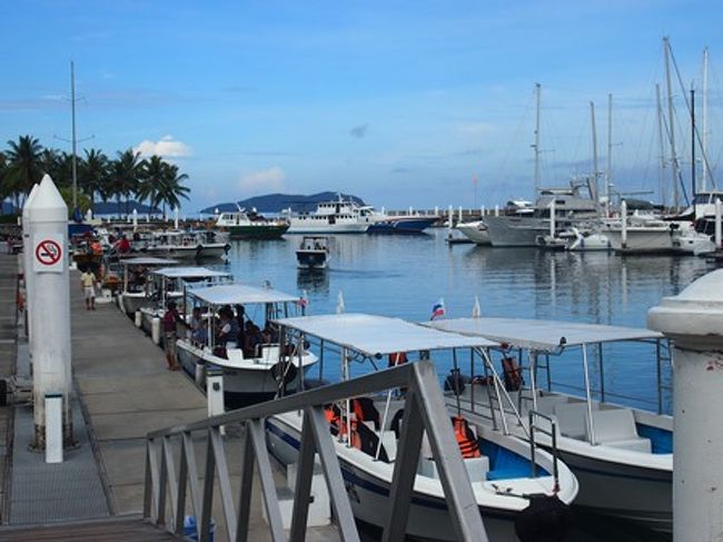 すぐ横は、ハーバー<br /><br />人によっては南国リゾート感がイマイチって思うかもしれませんが・・・