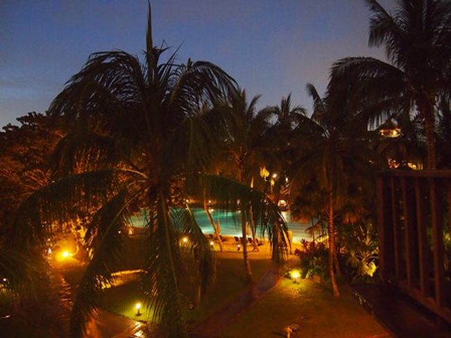 50Mプール<br />夜はライトアップされます。<br /><br />ベランダからの眺めもこれはこれで素敵♪<br /><br /><br />マジェランステラは決して新しくも綺麗でもないですが、敷地が広いので散歩も楽しいし、敷地内は安全だし、街は近いし、離島にもすぐに行けるし・・・<br /><br />私たちにとってはやっぱりベストなホテルかな？<br /><br /><br />「なんごくごくらく」http://nikitanikita.blog98.fc2.com/blog-category-8.html<br />ホテル以外の旅行記もアップしていますのでぜひ遊びにきてください。<br />