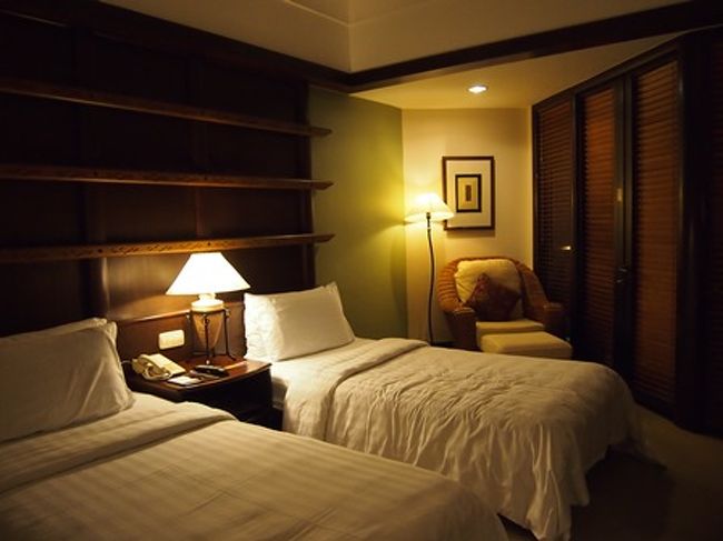 お部屋はこのクラスのホテルにしては狭いです。<br />それと、老朽化は否めません。<br /><br />でも、雰囲気はあるし、不便もないのでお気に入り♪