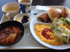 ロハスの代わり映えしない朝食。ならまちを歩くので食べ歩きも想定。少し量を抑える。（これでか！）しかし、スクランブルエッグは外せない。