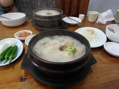やはり来てしまいました。
韓国旅行では必ず食べる参鶏湯。

