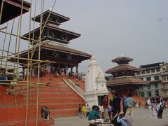 カトマンズのダルバール広場。
何となく落ち着く場所で、何時間でも座ってボーっとしていられた。