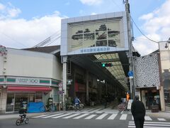 15:50
岸和田駅前商店街にたどり着きました。
だんじりが抜けるので、アーケードの高さが高くなっています。