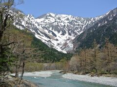 この先梓川右岸道を歩いて明神池を目指します。