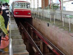 極楽橋駅でケーブルカーに乗り換えです。
高野山駅へは、5分ほどで到着します。