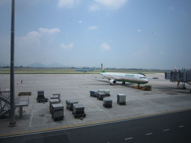 空港は到着便も少なく、閑散としていました。<br />