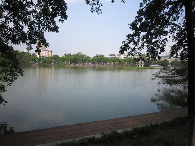 湖の南側からパチリ。