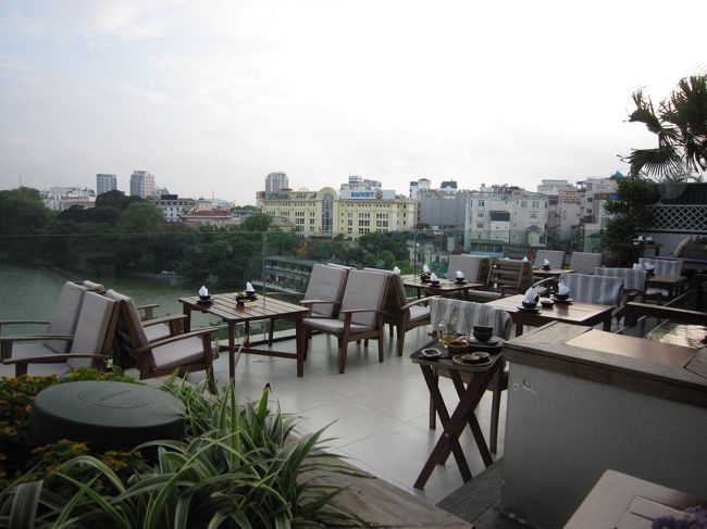 まだ早い時間なので、すいていました。<br />帰るころは込んできましたので、遅い時間に行くときは予約した方が良い席に案内されるようです。