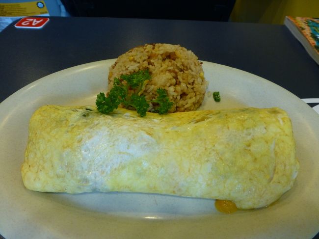 オムレツのメニューがいっぱいあって、迷った末に店員さんにお勧めを聞いて、ホウレンソウとマッシュルームのオムレツに。<br /><br />美味しいと評判のフライドライスは1.25ドルの追加でオーダーできます。<br /><br />オムレツも卵ふわふわで、ホウレンソウとマッシュルームがぎっしり入って美味しかった〜！<br /><br />フライドライスも評判だけあって美味しかったです。