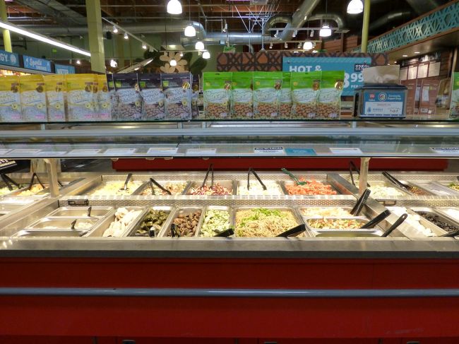 テイクアウト用の総菜。<br /><br />これもいつか食べてみたいな。