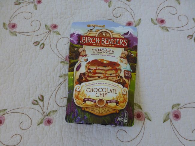 幼馴染の友達へのお土産はチョコチップが入ったパンケーキミックス。<br /><br />パンケーキ＆ワッフルミックス　6.49ドル<br /><br />パンケーキミックス色々あって迷ったけど、チャックも付いてて保存のしやすいこちらにしました。