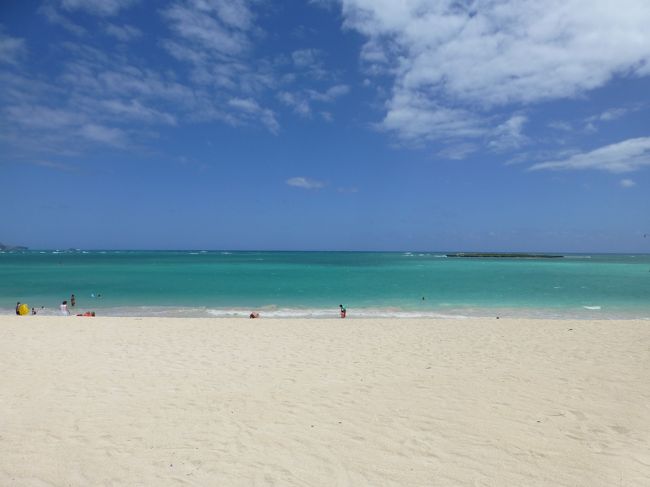 ワイキキより水も綺麗だし、砂浜も白い〜！！<br /><br />はぁ、気持ちいい。