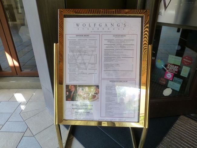 通常ではお高いので、ハッピーアワーに来ましたよ。<br /><br />受付で人数を言って、ハッピーアワー利用と伝えます。<br /><br />ハッピーアワーは通常バーカウンターですが、カウンターがいっぱいだったので、テーブルに案内してもらえましたよ。