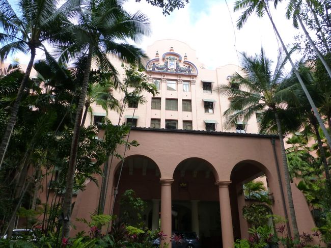 食後はまだ早いので、ロイヤルハワイアンに移動しました。