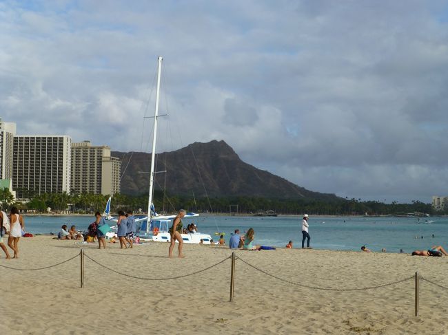 夕方になってパラソルも片付いて、ダイヤモンドヘッドが綺麗に見えました。<br /><br />はぁ、幸せだなぁ。