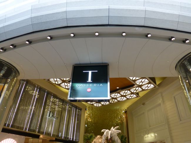 Ｈさんとは別行動でＴギャラリエに。<br /><br />ホノルルクッキーカンパニーのクッキー買いに行きましたが、欲しかった8枚入りは無かったです。