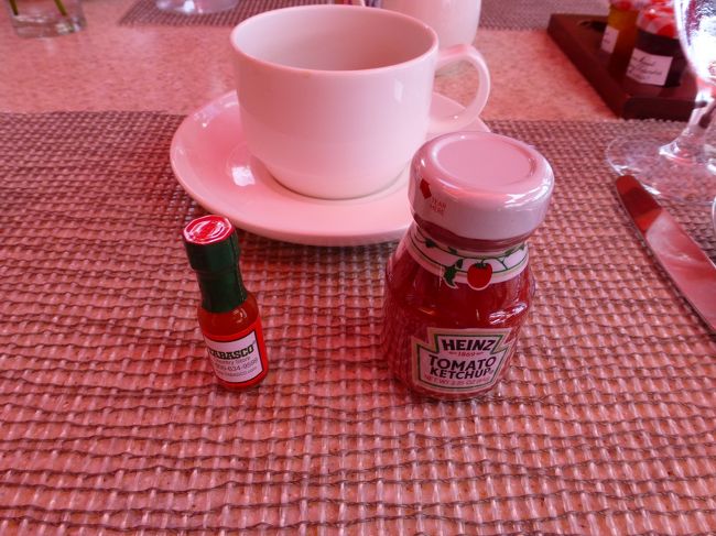 すっごく小さいタバスコわかります？<br /><br />持って帰りたかったけど、置いてきました。