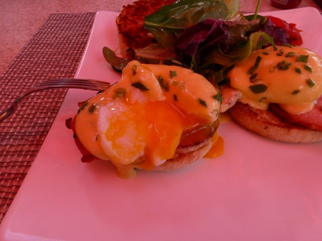 とろっとろの黄身がとろけて美味しい！<br /><br />でも完食は無理でした〜。