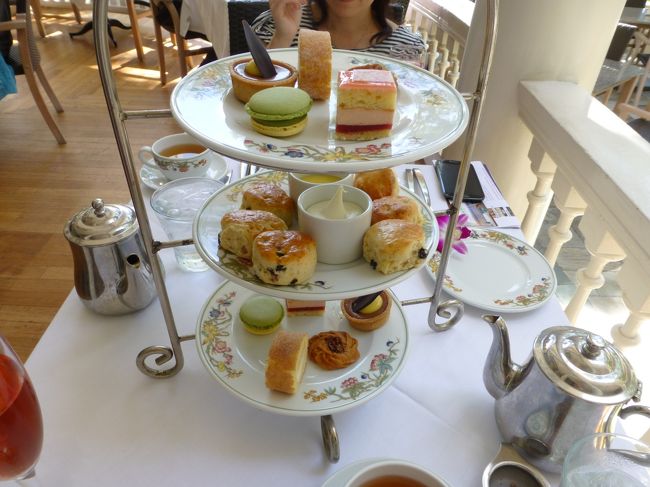 スイーツとスコーン