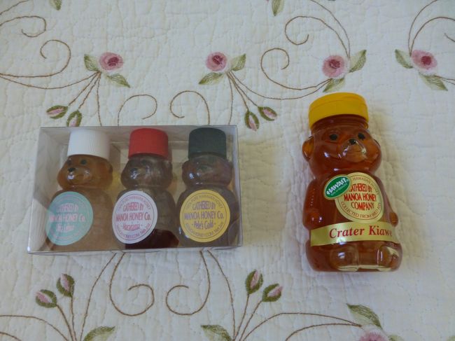 ＫＣＣファーマーズマーケットで買った蜂蜜。<br /><br />3個入り　11ドル<br /><br />大きいサイズ　9ドル