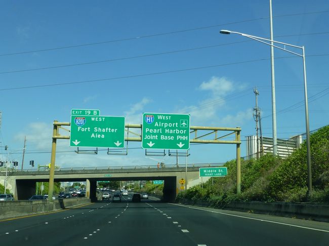 部屋に帰ってゆっくりしているとＡＮＡからメールが入ってました。<br /><br />なんと1時間のディレイ！！<br /><br />実は帰りは成田‐羽田の移動がある乗り継ぎ。<br />乗り継ぎ時間が2時間しかない〜！！<br /><br />アパートに居てもそわそわしちゃうので、ちょっと早目に空港に送ってもらうことにしました。