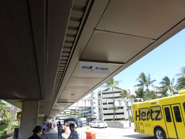 迷わずＡＮＡのカウンターに到着。<br /><br />カウンターで相談すると、「乗り継げるから大丈夫」との事。<br /><br />本当かな〜。<br /><br />でもラッキーなことが一つ。<br /><br />スーツケースかなり重かったのに、追加料金取られなかった〜♪