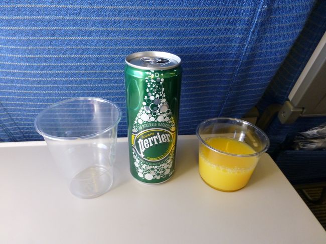 ドリンクはペリエとオレンジジュースをお願いしました。
