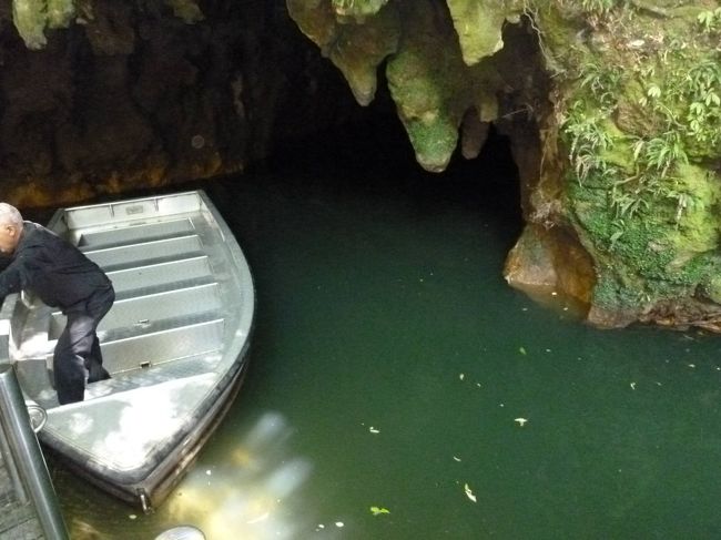 泉があり、この船に乗って外へ出てきました<br />ここは写真OKです<br />