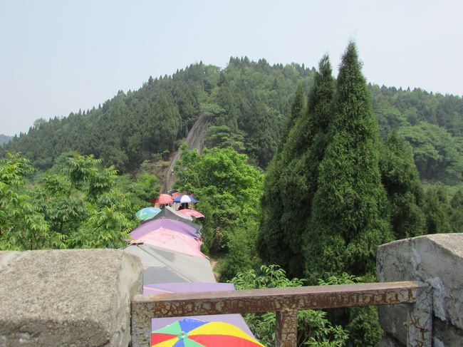 第２関所通過から頂上の方を見ると。。。。遠い・・・。