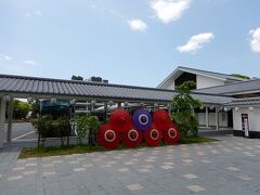 熊本城の脇には4年前に桜の馬場城彩苑という物産飲食施設ができたのだそうです。早速行ってみました。
