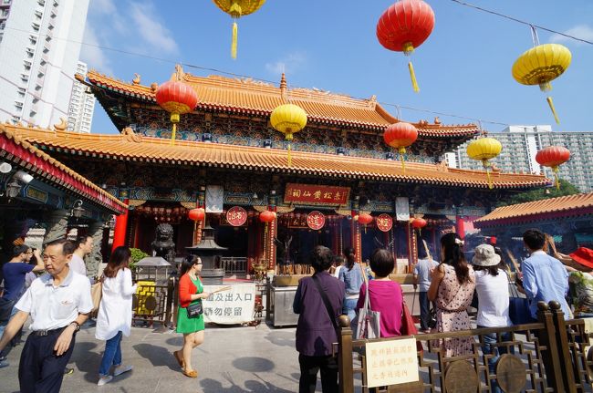 本殿です。<br />大陸の観光客がほとんどでした。