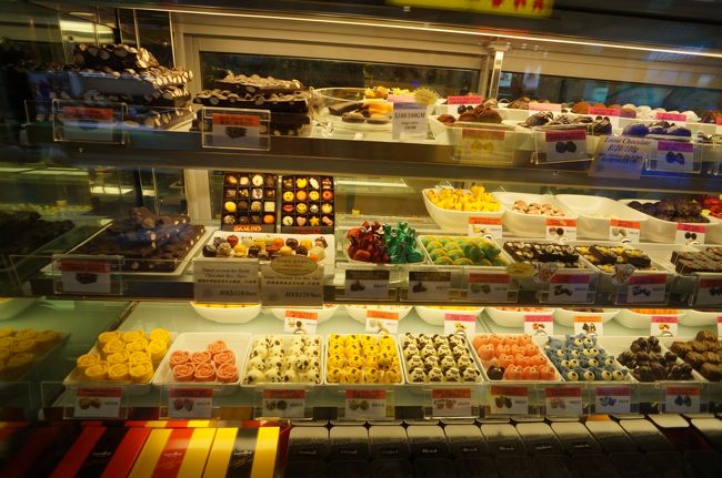 ランガムプレイス内にあるチョコレートのお店「ルクラス」です。<br />かわいい動物のチョコがいっぱいあります。<br />お土産で買う予定でしたが、高いので断念。<br />１個あたり＄１５〜１８します。