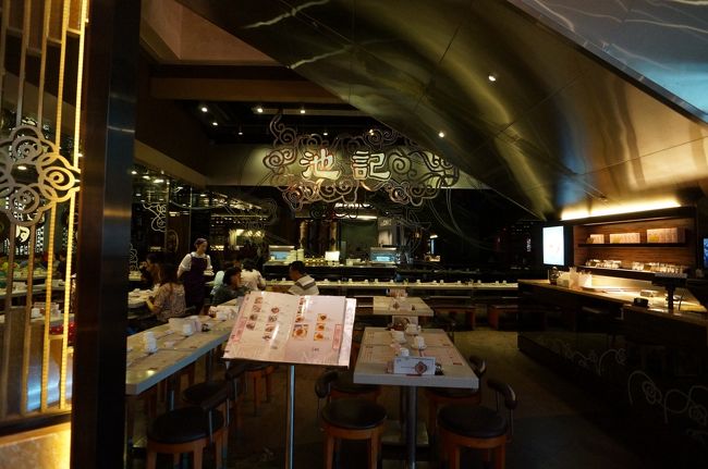 ちょうどお昼時になり、ランガムプレイス内で通りかかったこちらで。<br />昨日も食べましたが...<br />