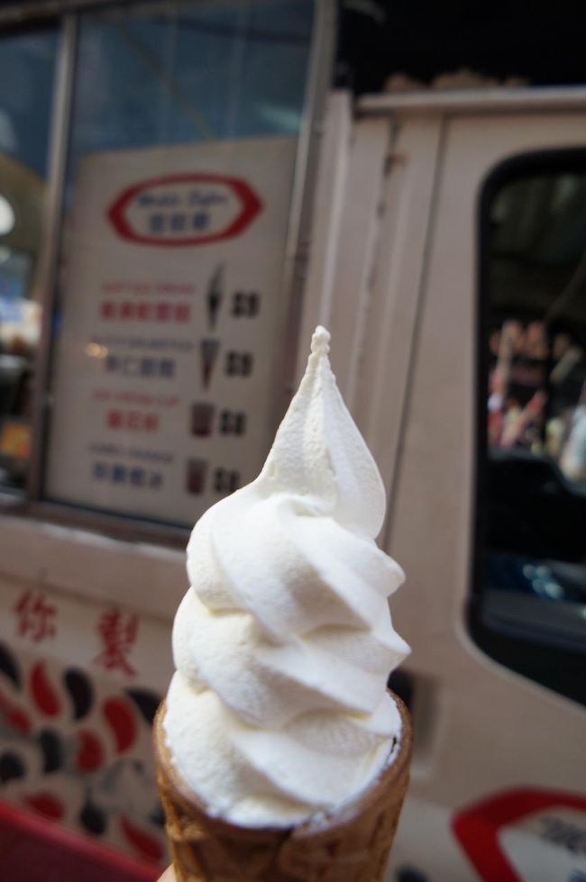 街歩きをしているとどこかに出没するソフトクリーム屋さん。<br />結構美味しいんです。