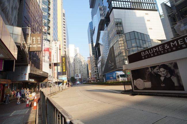 ここは片側一方通行のみ車両が通行可能でこの先が占拠されています。<br />トラムの停留所がありますが、運行していません。